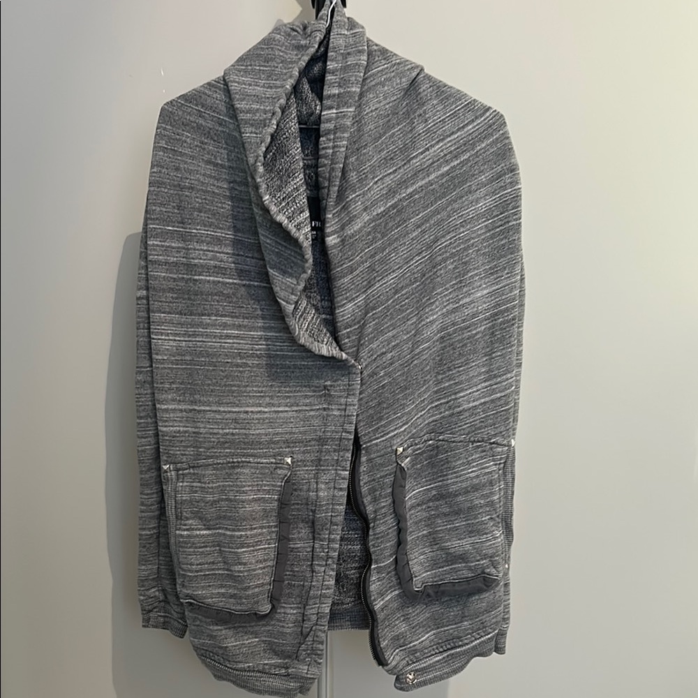 Wilfred Rousseau zip sweater )
(Xxs)